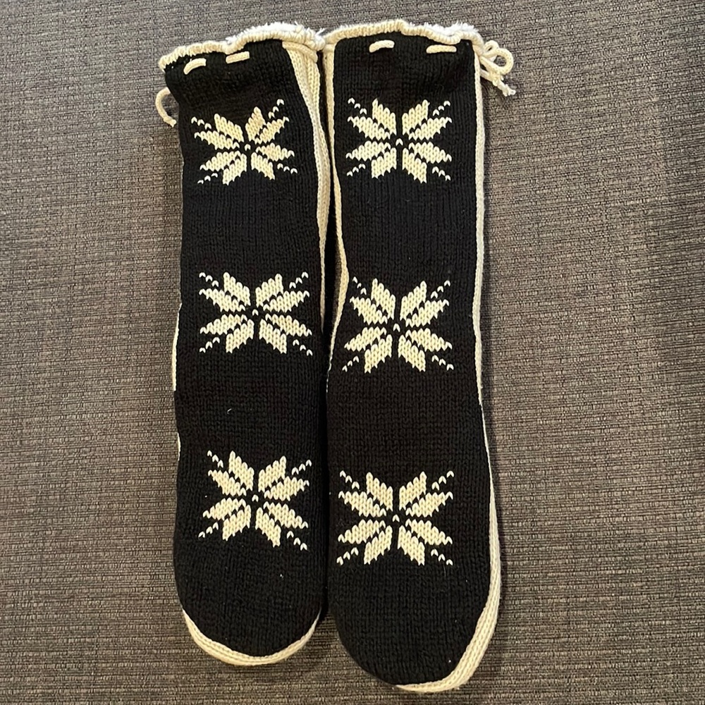Brand is Look tall sleeper one size color is black and white